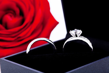 Image showing Engagement ring with a bunch of red roses