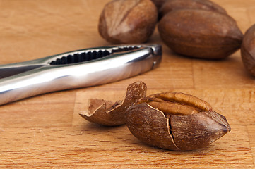 Image showing Pecans and nutcracker