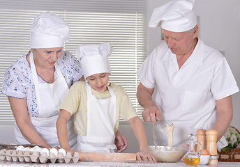 Image showing Family cooking together