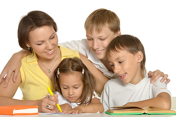 Image showing Mom drawing with her kids
