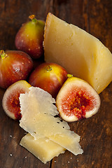 Image showing pecorino cheese and fresh figs 