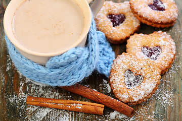 Image showing Hot cocoa and cookies in the form of heart.