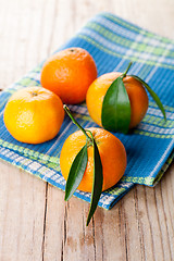 Image showing tangerines with leaves 