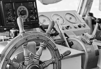 Image showing Steering wheel of an old sailing vessel, close up