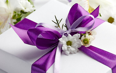 Image showing closeup of gift box bow