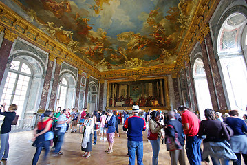 Image showing Tourists visiting Mirror's Hall