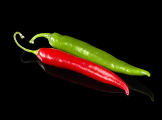 Image showing red and green chilli peppers