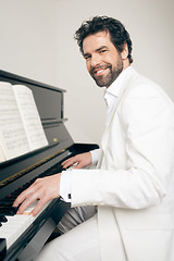 Image showing man with piano