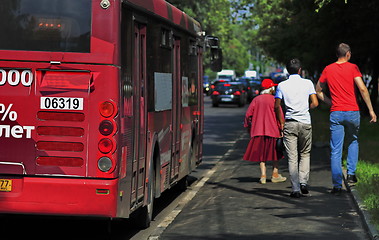 Image showing bus stop, pedestrians