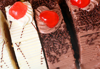 Image showing Tempting cakes