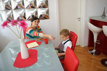 Image showing family eating pizza