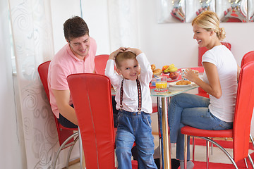 Image showing family have healthy breakfast at home