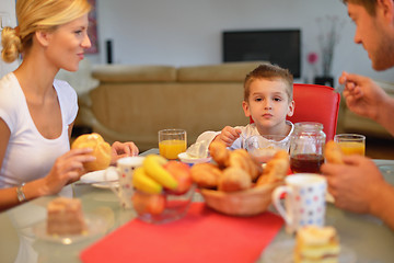 Image showing family have healthy breakfast at home