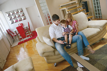 Image showing family eating pizza