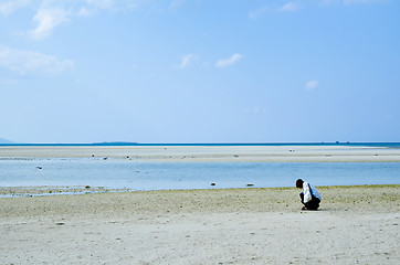 Image showing Searching at beach