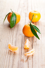 Image showing fresh tangerines with leaves 