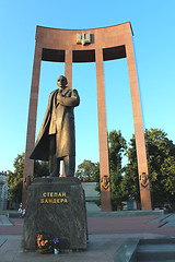 Image showing monument of S. Bandera and trident in Lvov city