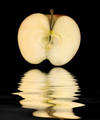 Image showing halved apple