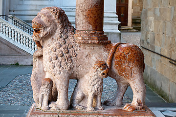 Image showing lion column of Colleoni chapel in Bergamo