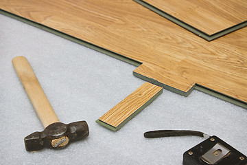 Image showing Laying  laminated panels the color of the wood