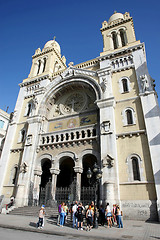 Image showing Tourists in front of Cathedral 