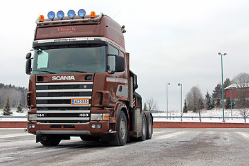 Image showing Brown Scania 144 Truck Tractor