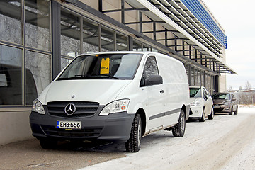 Image showing White MB Vito Van at Hertz Car Rental 