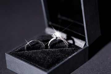 Image showing Engagement ring with a bunch of red roses