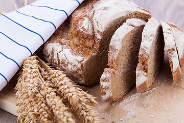 Image showing homemade fresh baked bread and knife 