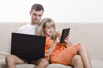 Image showing boy and a girl sitting on couch with laptop