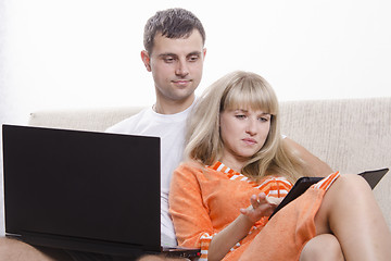 Image showing boy and a girl sitting on couch with laptop