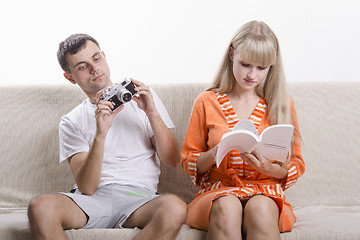 Image showing Young couple versed with the device camera