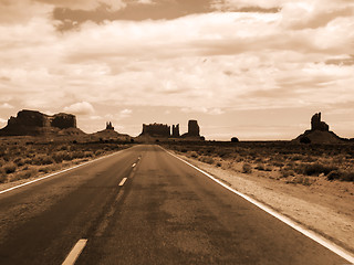 Image showing Road to Monument Valley