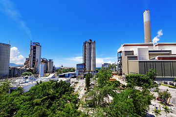 Image showing power station at day with smoke 