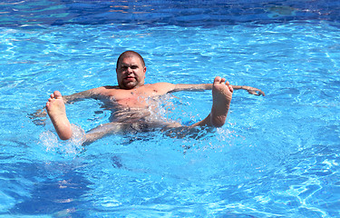 Image showing fun overweight man in pool