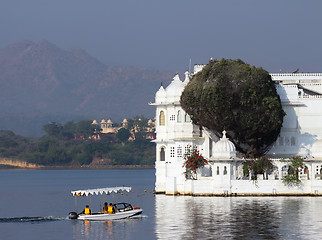 Image showing boat and palace on lake in Udaipur