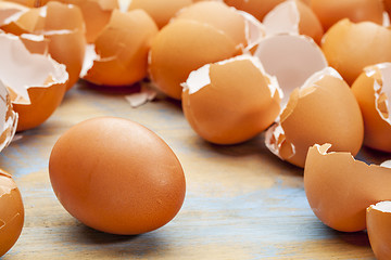 Image showing chicken egg and eggshels