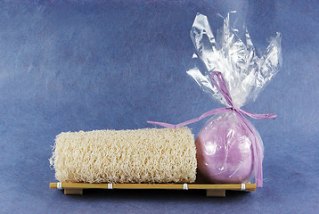 Image showing Loafah and bath bomb
