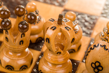 Image showing chess board focus to white king and queen 