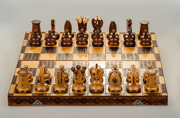 Image showing chess board focus to white king and queen 