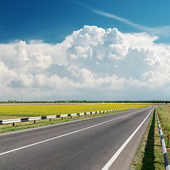 Image showing asphalt road goes to cloudy horizon