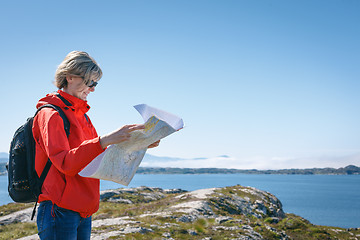 Image showing Woman tourist reading the map