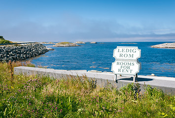 Image showing Rooms for rent sign against blue Atlantic ocean