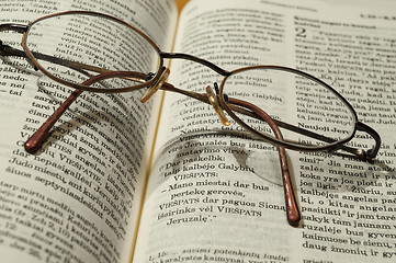 Image showing Bible and glasses