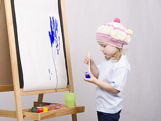 Image showing Girl artist paints on canvas