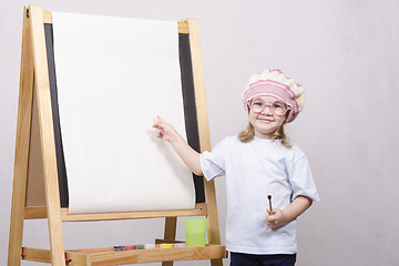 Image showing Girl artist paints on canvas