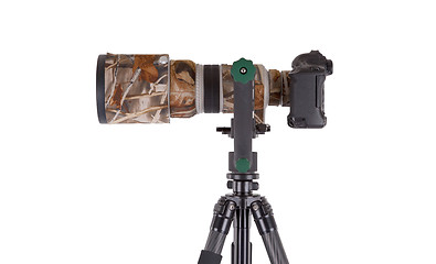 Image showing Long camouflaged professional supertele on tripod