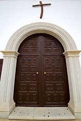 Image showing church door and white wall lanzarote