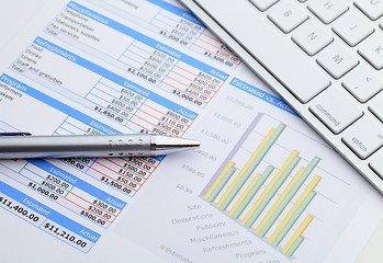 Image showing Data graph with keyboard and pen