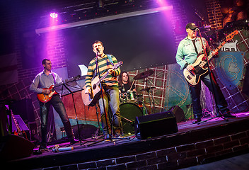 Image showing Band performs on stage